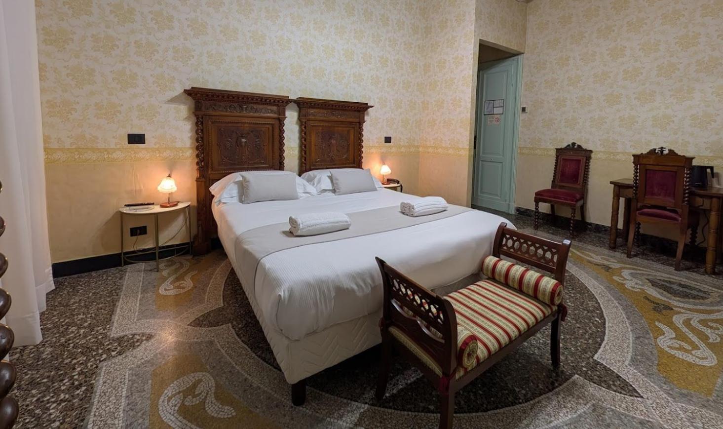 Deluxe Room,1665410746:JPEG